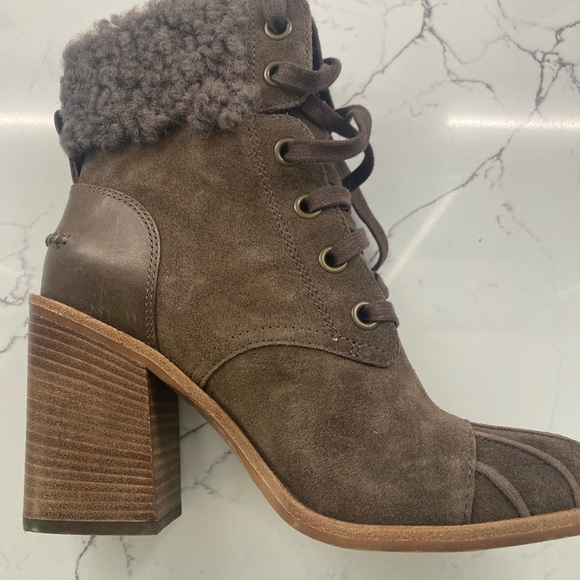 Stylish UGG Jaxon boots, block heel, size 7 - Picture 5 of 10